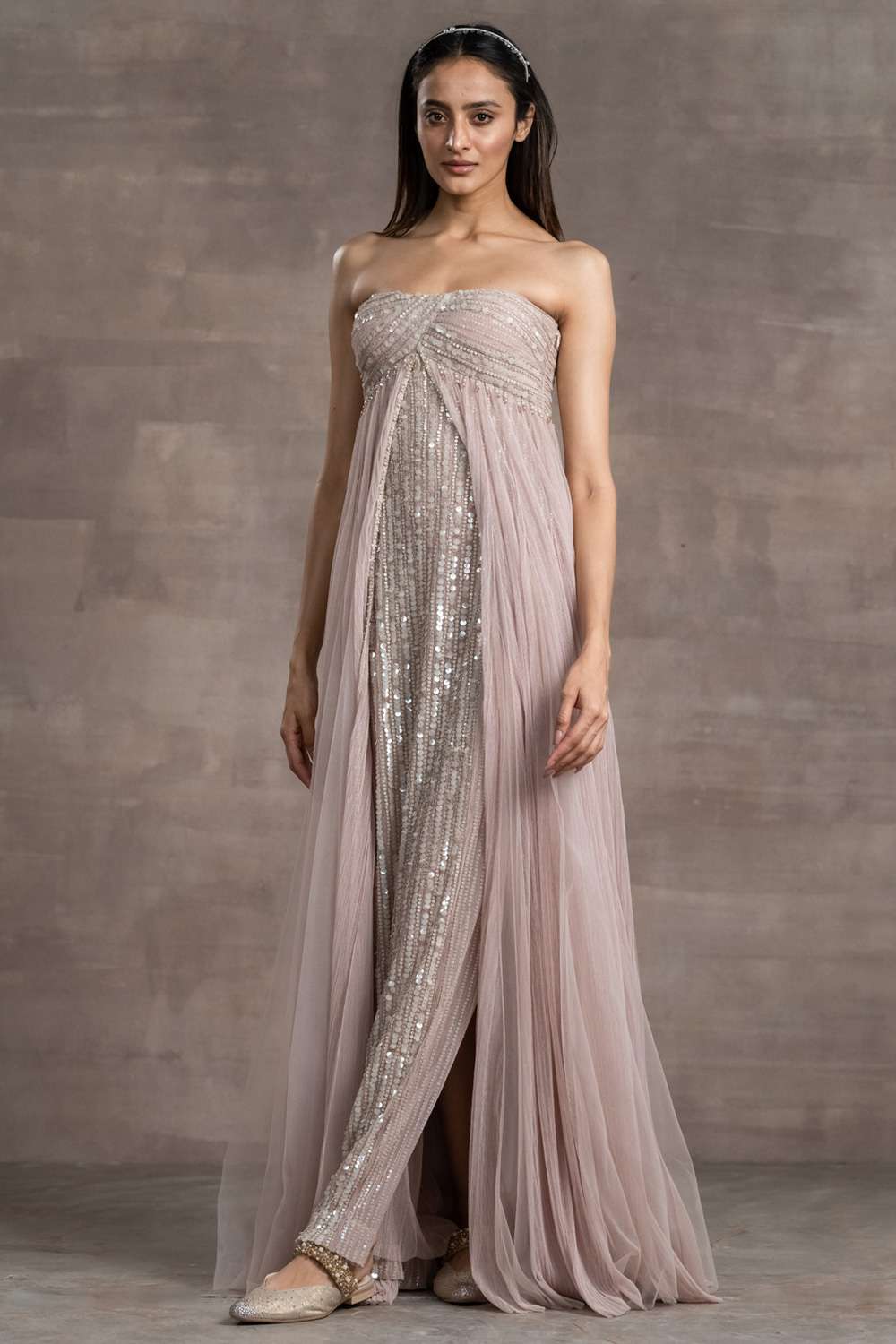 Tarun Tahiliani designs the first-ever full-length digital fashion show |  Mint Lounge