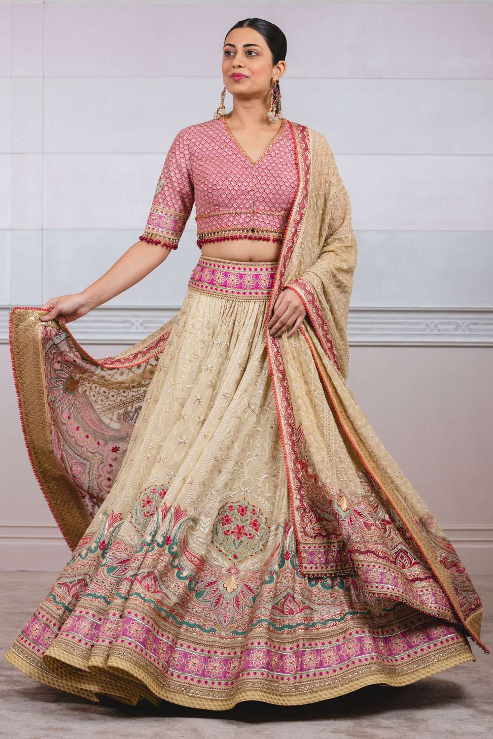 Chikankari Lehenga - Buy Designer Lucknowi Lehenga Cholis Online - KALKI  Fashion