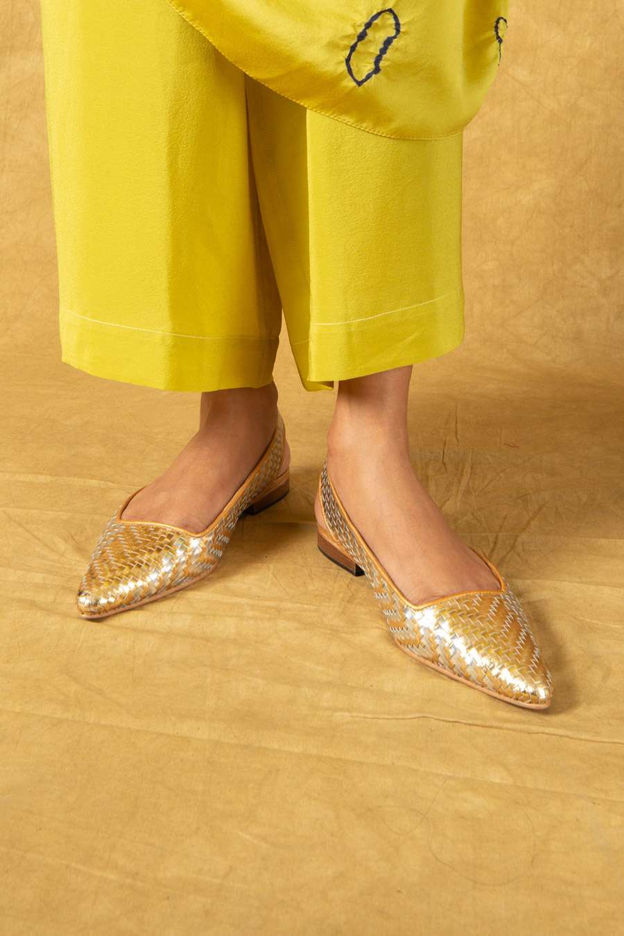 Zara Flat Sandals With GoldTone Detail  Zara flats Flat sandals Zara  sandals