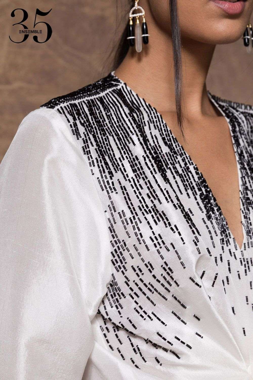 トップス (im) perf.Silk Drape Knit / White imperf Buy 431-88 by Shweta Kapur x Ensemble Soft White Silk dupion Kurtas