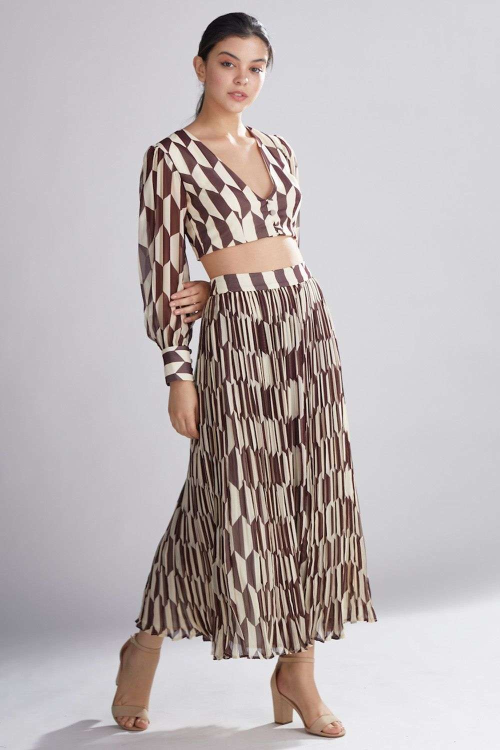 Geometric print crop top pleated skirt