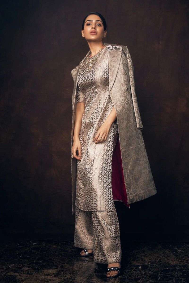 Buy Kshitij Jalori Soft Grey Silk mashru, silk brocade Zardosi