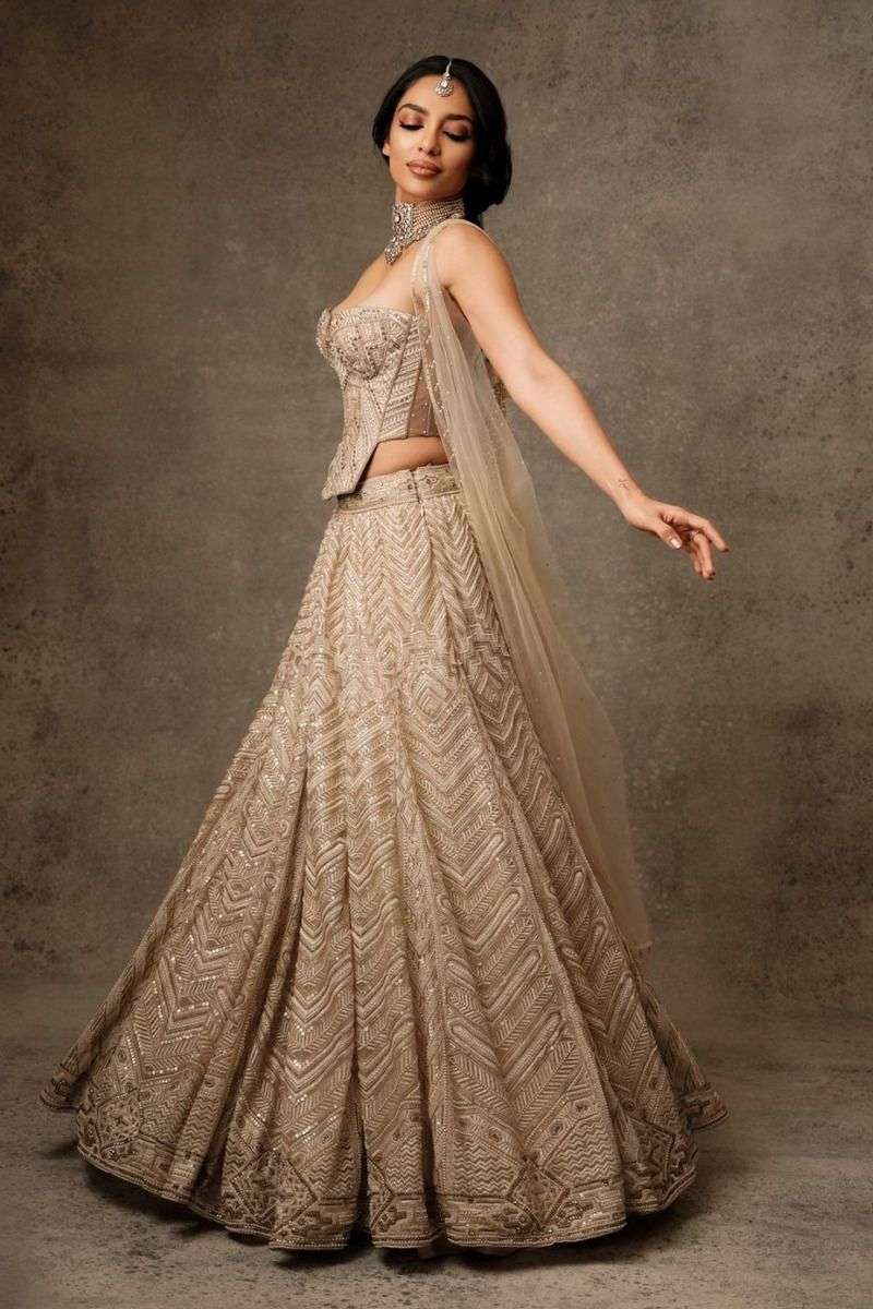 Buy Tarun Tahiliani Soft Ivory Tulle Lehengas