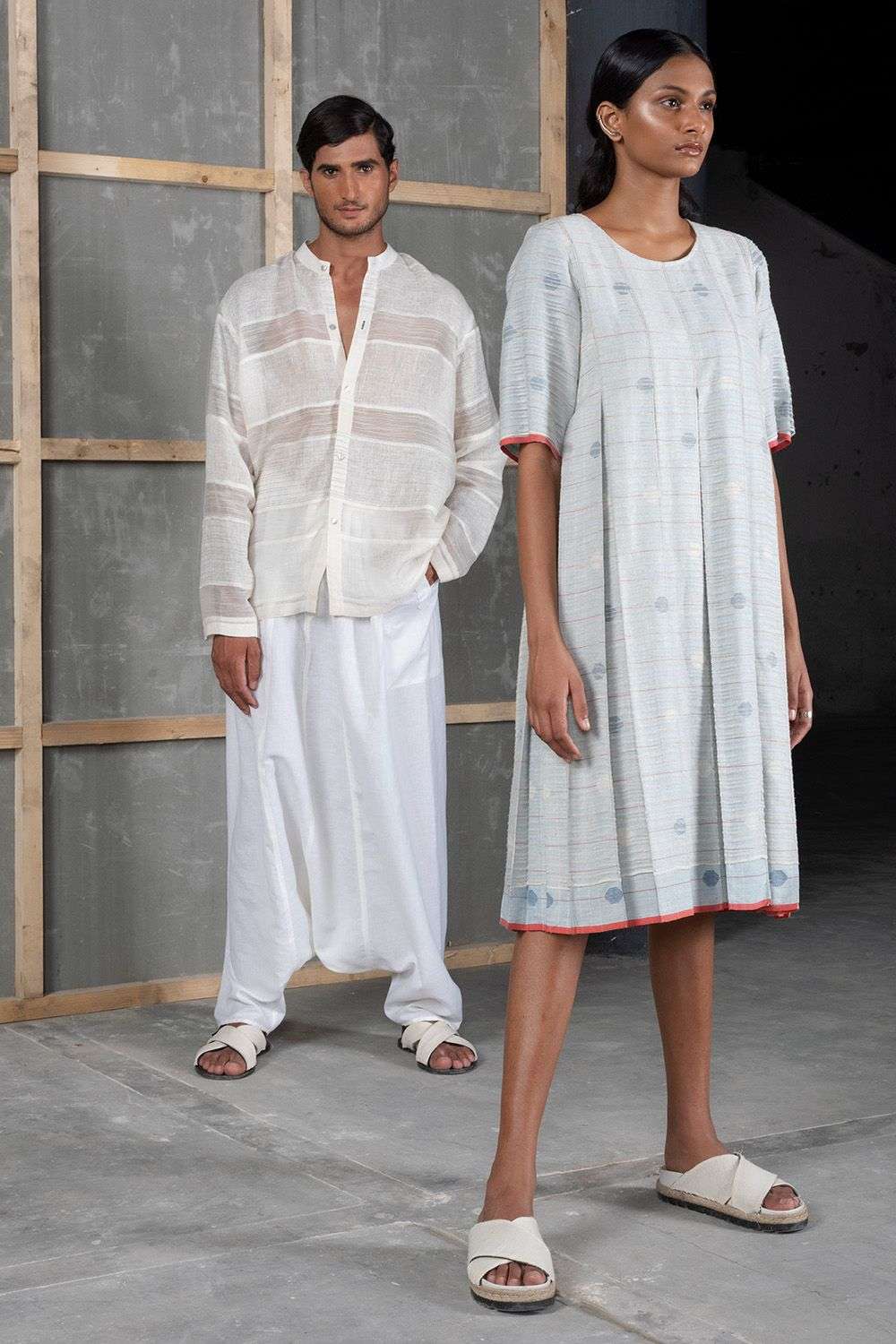 【美品】bluesdress（Around the Culture） ダウン　3 Buy Urvashi Kaur Soft Cotton jamdani polka, Linen noil Dresses