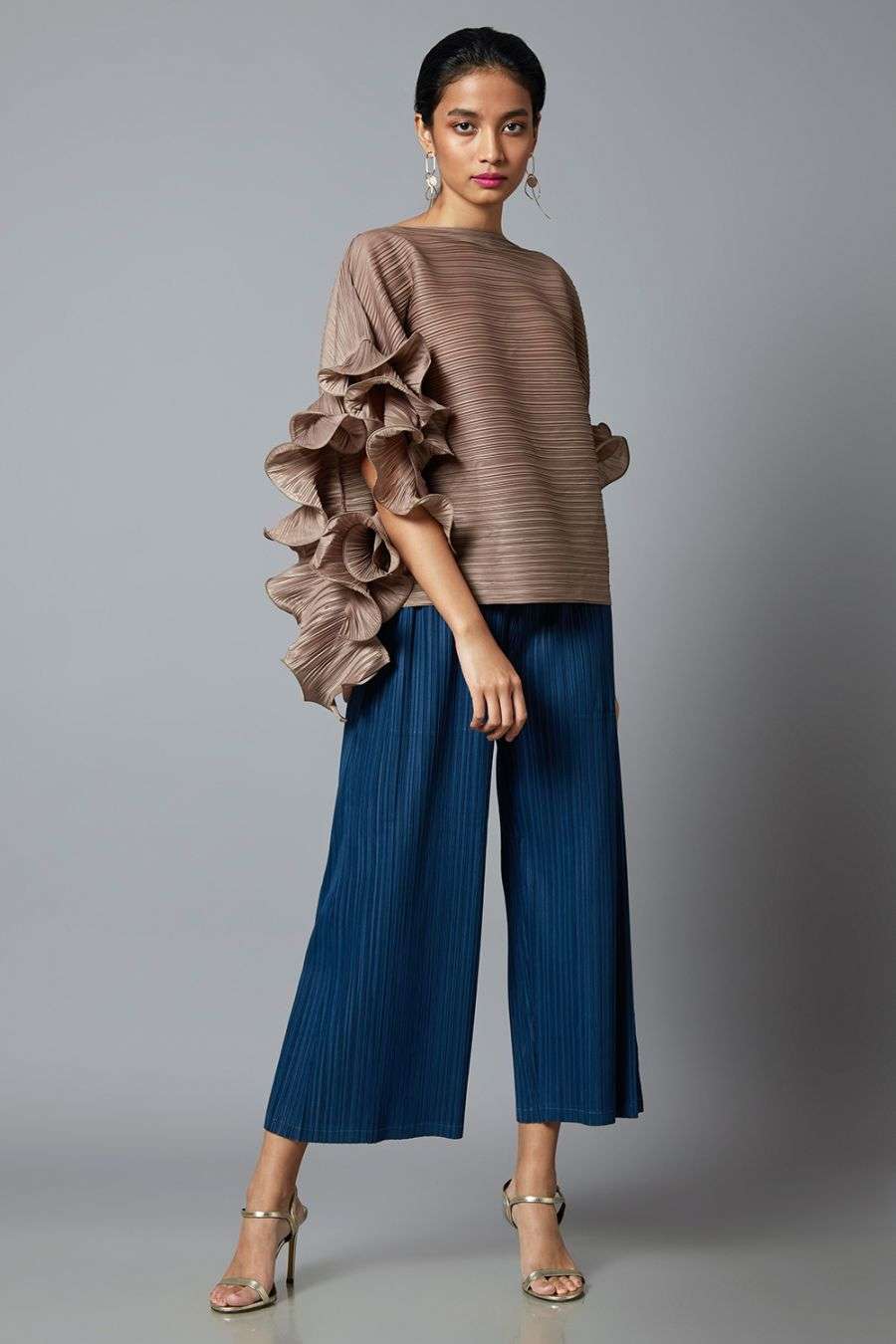 Ruffle sleeve top Outlet