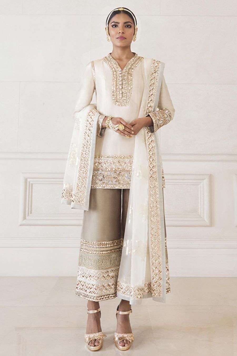 Buy Gota Embroidered Kurta Set With Salwar Dupatta Designer Wear Ensemble From kareena to sonam, everybody swears by his bridal collection. gota embroidered kurta set with salwar dupatta