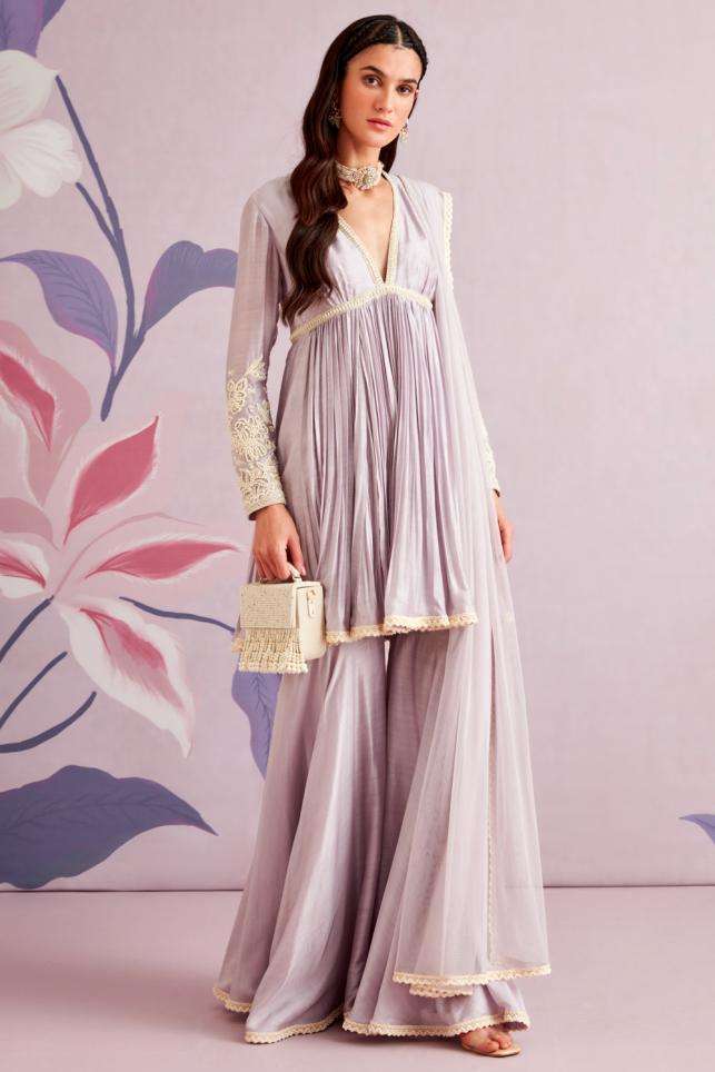 【 kkさま専用】HEVE Arch Peplum knit Arch Peplum knit ivory | HEVE