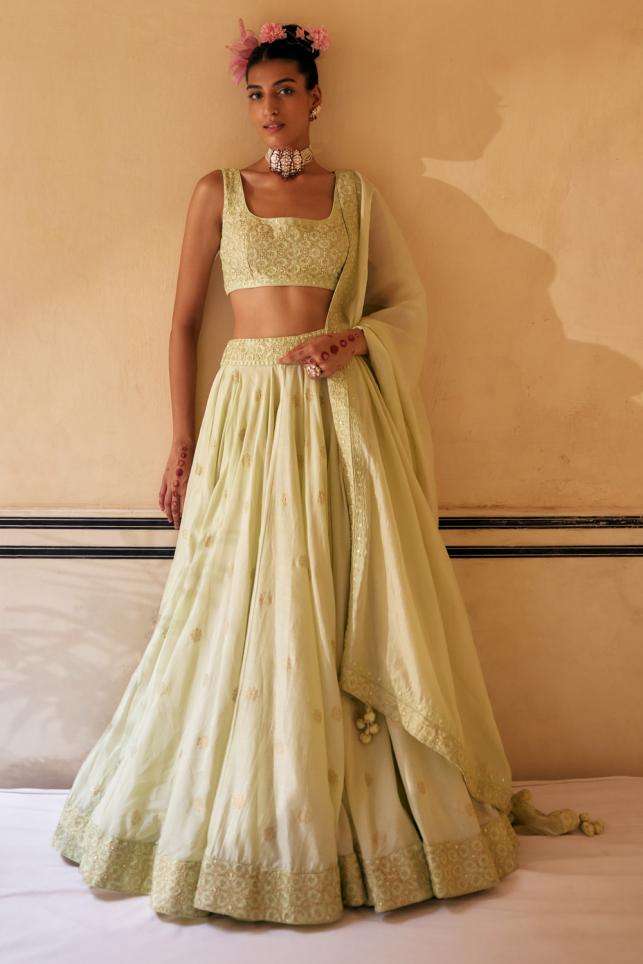 33 Bridal Lehenga Trends 2023 to Try for This Wedding Season