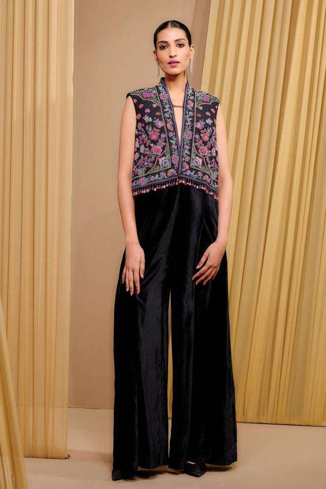 Tarun Tahiliani - Buy Designer Lehengas, Sarees, Jacket Sets