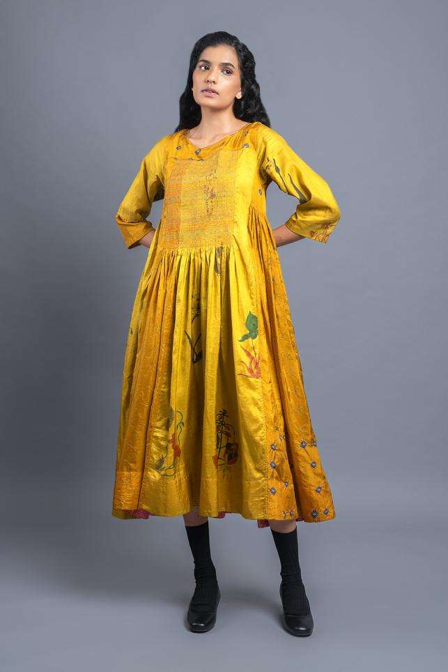 Injiri - Buy Designer Dresses, Tunics, Scarfs, Jackets | Ensemble