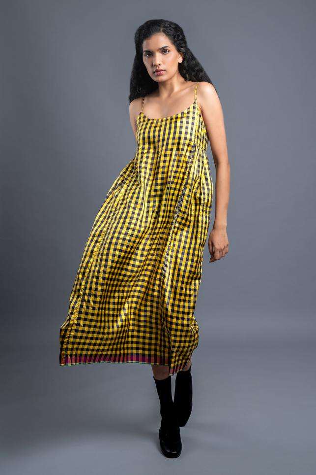 Injiri - Buy Designer Dresses, Tunics, Scarfs, Jackets | Ensemble